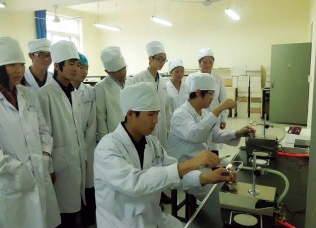 成都希望卫校药剂专业图