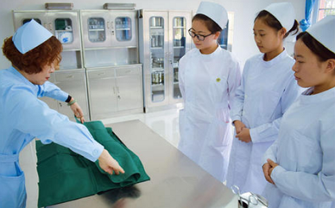 成都龙泉卫生学校在哪个位置？