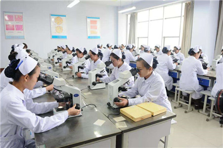 成都卫校专业图