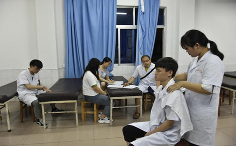 成都卫校针灸推拿专业图