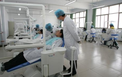 成都卫校口腔专业图